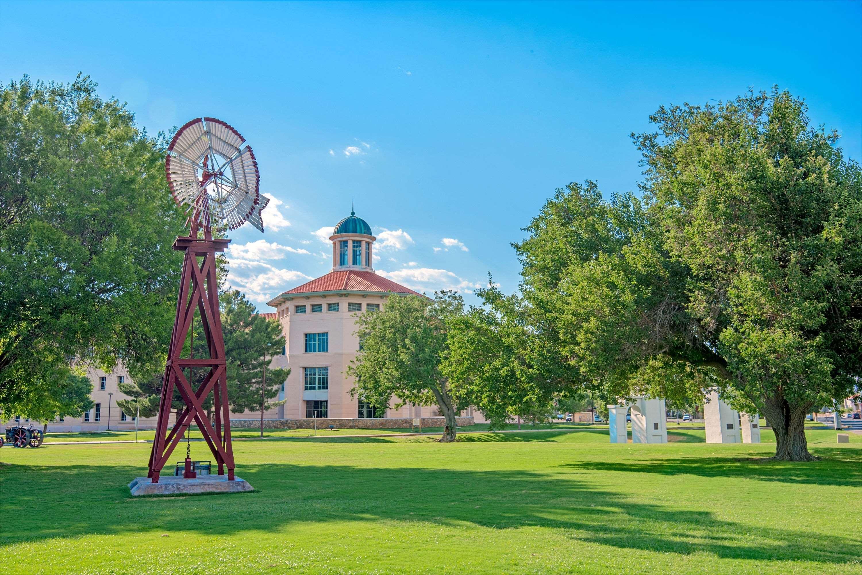 Super 8 By Wyndham Las Cruces University Area Exterior photo